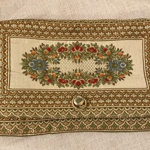 Gimbals clutch purse